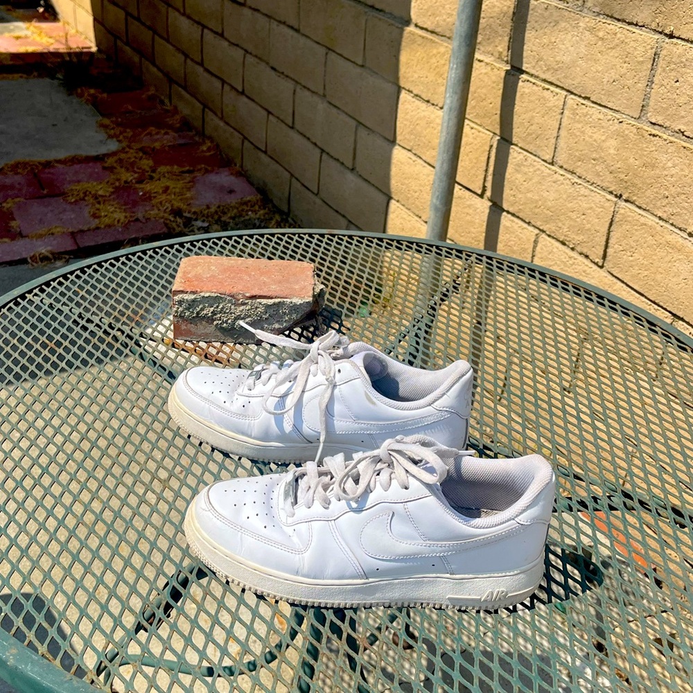 Air Force one light flaws but not noticeable at all